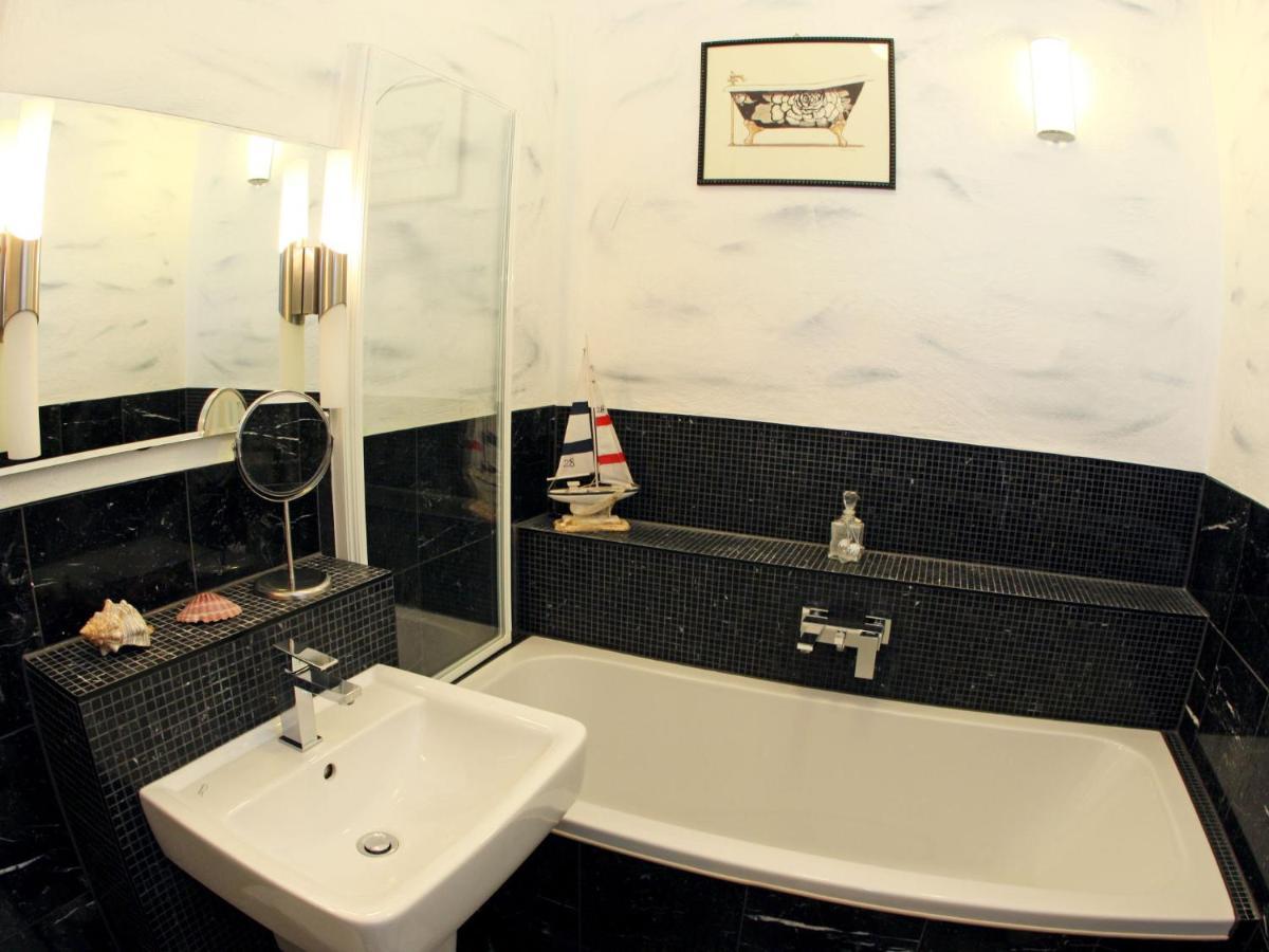 Apartment Schlueterstrasse By Interhome